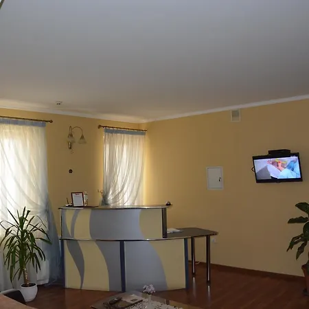 Weekend Hotel *